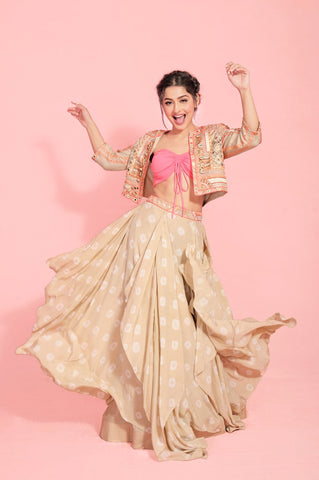 KARIANA : Balloon off shoulder sleeves with Chain texturing neckline paired with a hand knotted tie and dye handkerchief lehenga with chain belt detailing